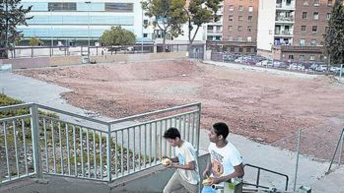 Solar de la antigua y la futura piscina, en la calle de Sant Iscle.