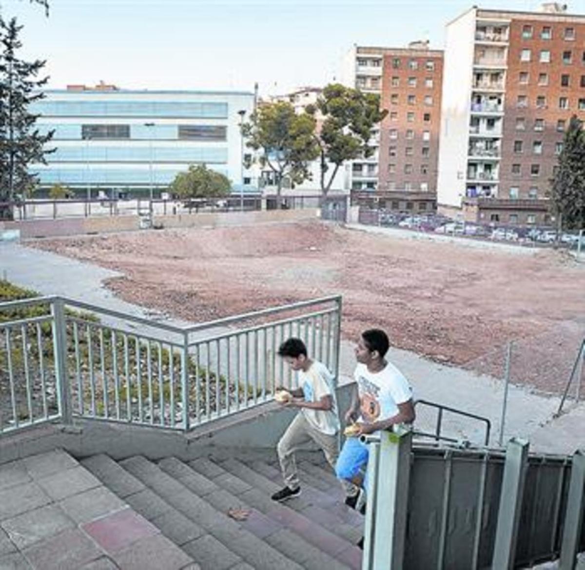 Solar de l’antiga i la futura piscina, al carrer de Sant Iscle. Solar de l’antiga i la futura piscina, al carrer de Sant Iscle.