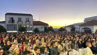 Video | El pueblo de Hornachos se vuelca con la familia de Francisca Cadenas