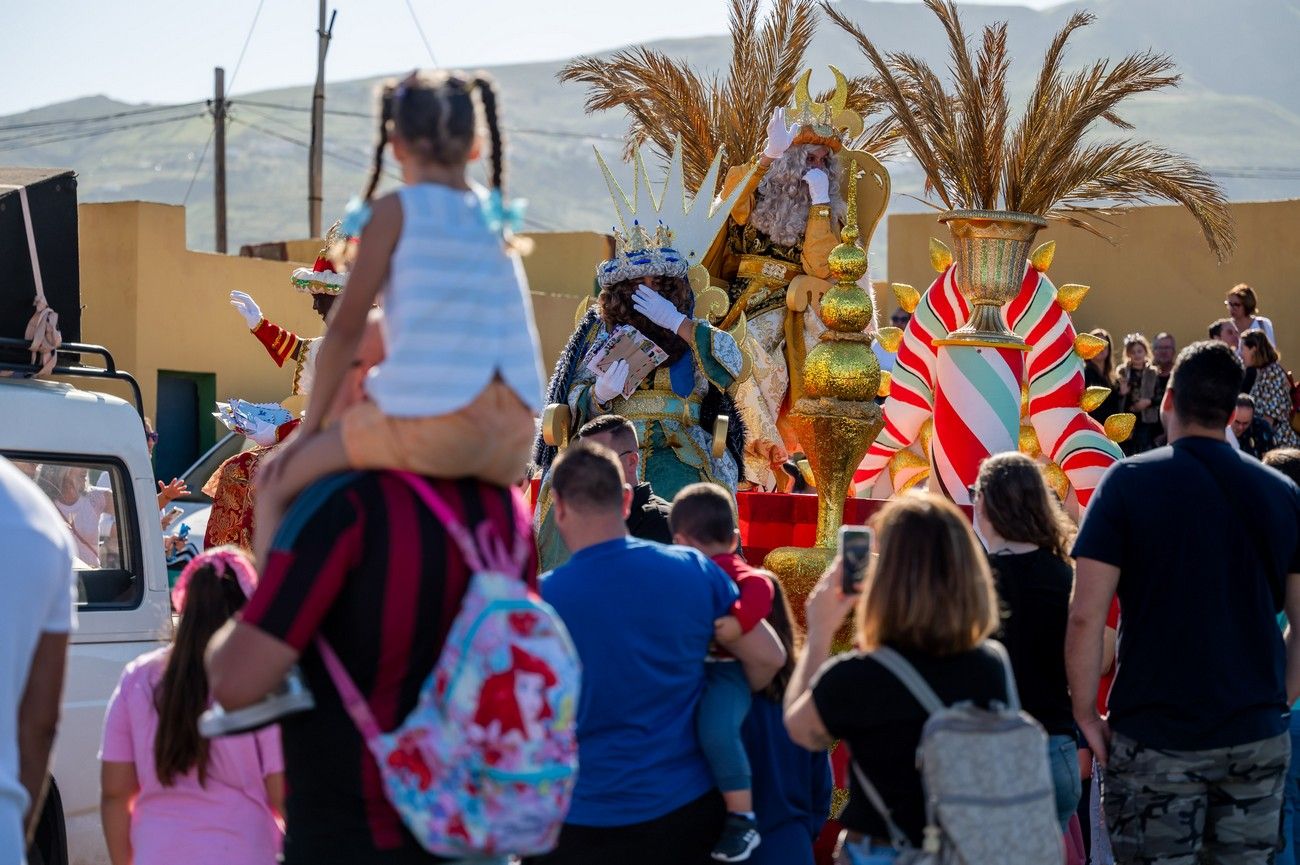 Miles de personas llenan de ilusión el Estadio de Barrial en la llegada de los Reyes Magos