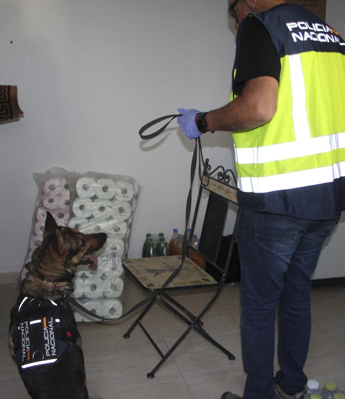 Agende de la Policía Nacional en uno de los registros