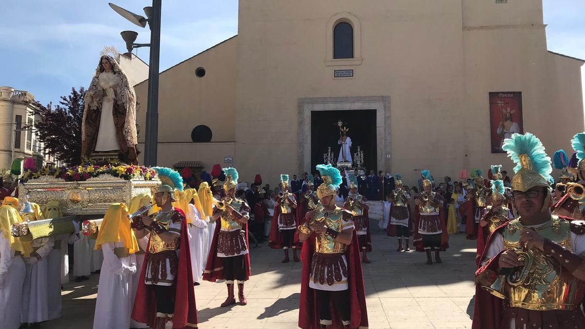 La Virgen del Rosario y el Resucitado, en Baena.