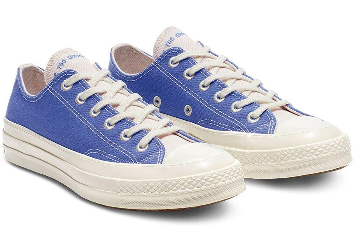 Zapatillas Converse recicladas. (Precio: 90 euros. Precio rebajado: 44,99 euros)