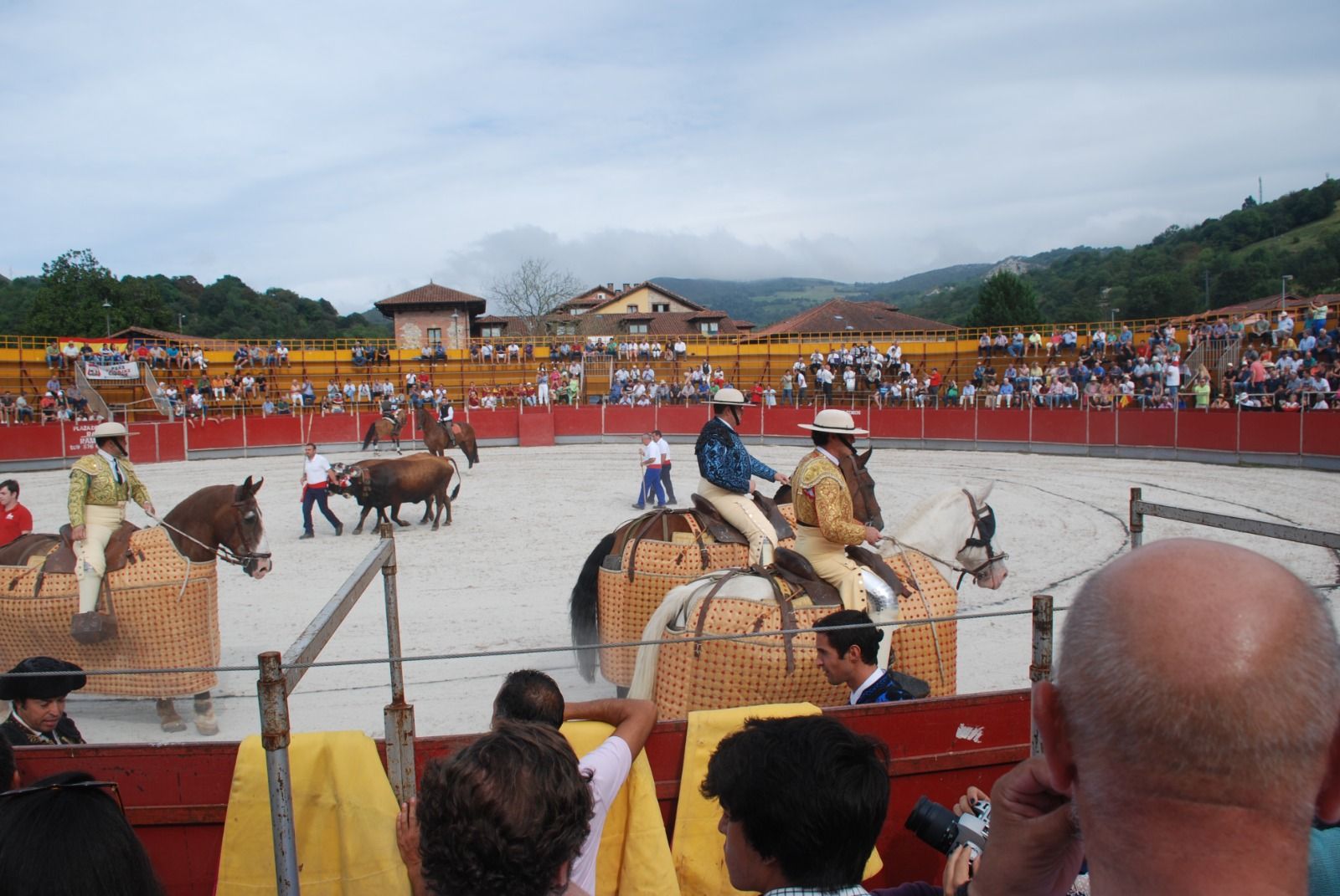 En imágenes: Benia de Onís acoge la primera corrida de toros en Asturias tras el cierre de El Bibio