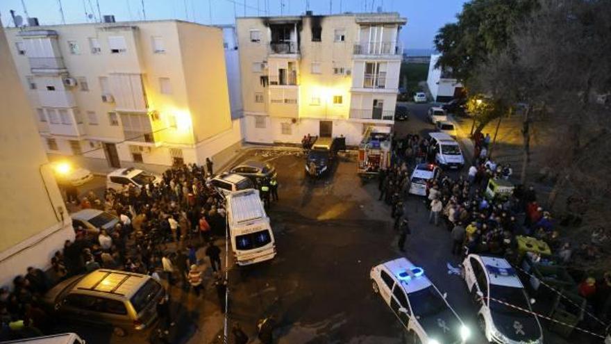 Una madre y sus dos gemelos mueren al incendiarse su casa