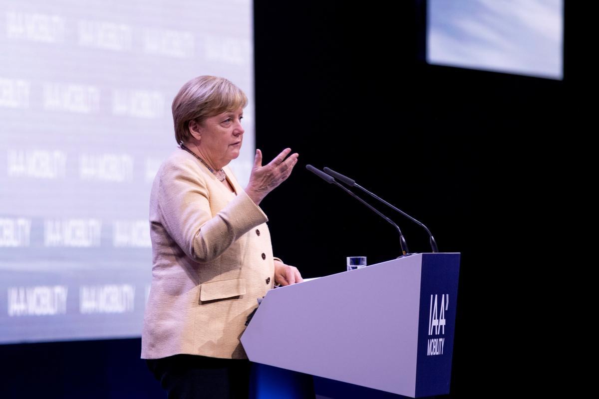 Merkel intenta salvar el seu partit de la debacle electoral