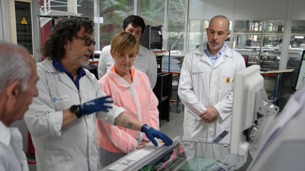 La consellera Marián Cano, durante su visita a la sede de Inelcom
