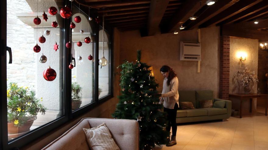 Una de les sales comunes de Cal Carulla decorada de Nadal