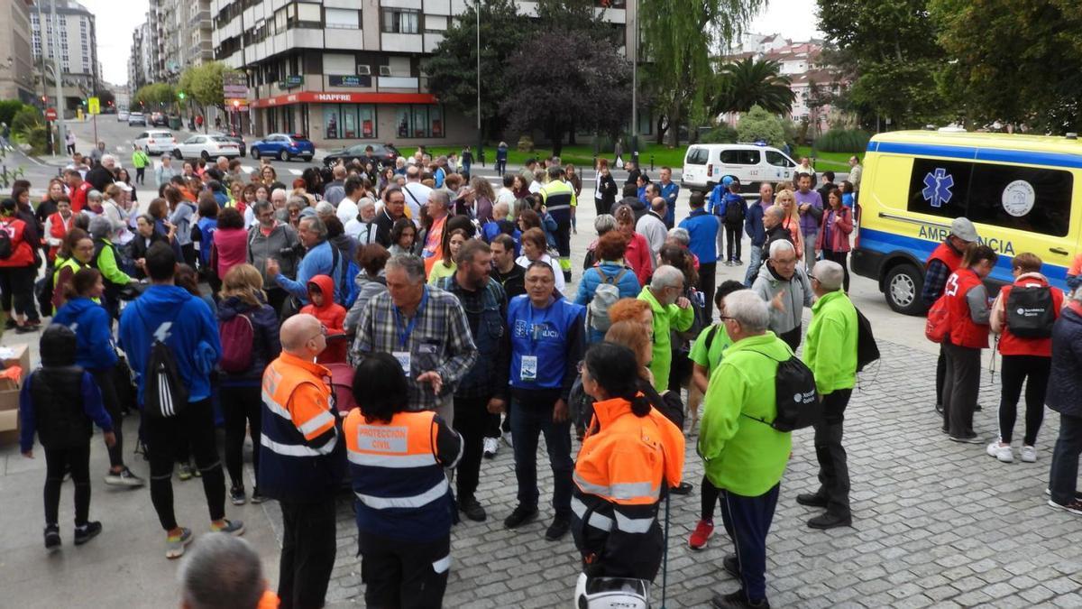 Una veintena de asociaciones de pacientes, así como profesionales de la salud, participaron en el primer paseo por la salud.