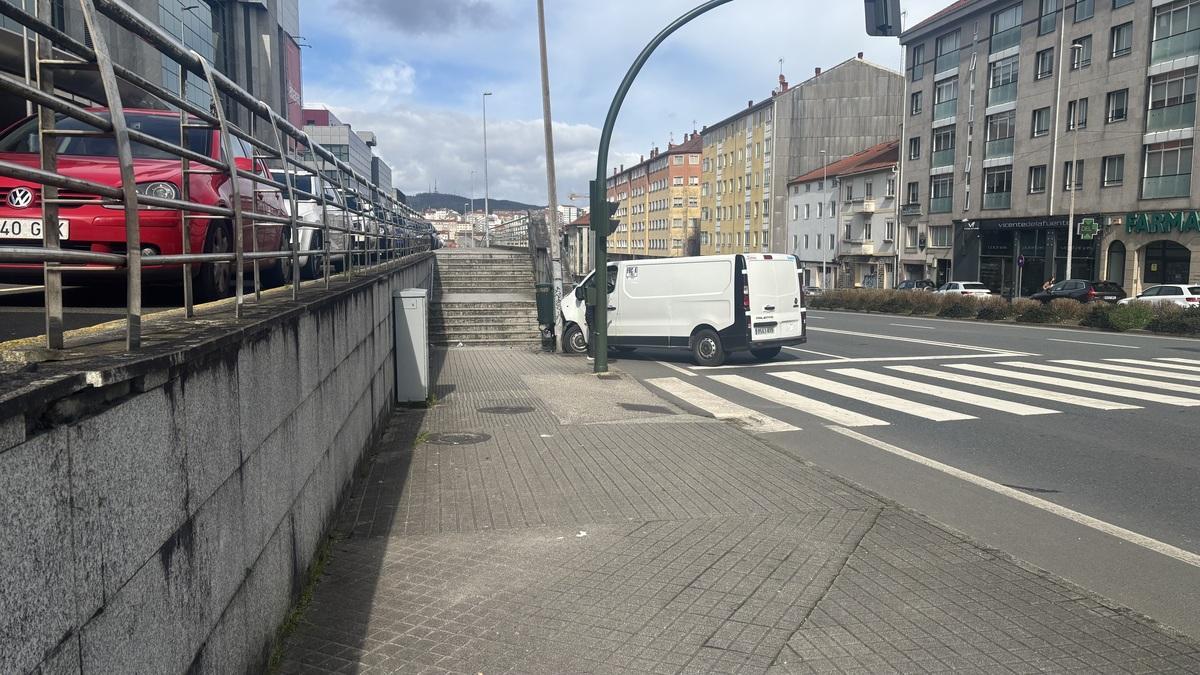 La furgoneta siniestrada este sábado en el Restollal