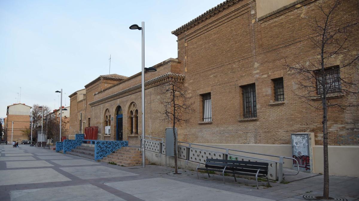 La antigua cárcel de Torrero lleva años okupada.