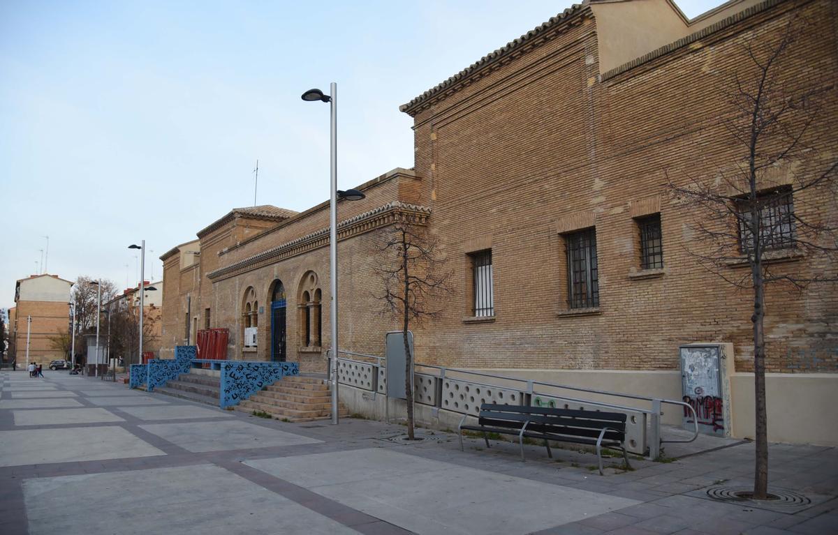 La antigua cárcel de Torrero lleva años okupada.