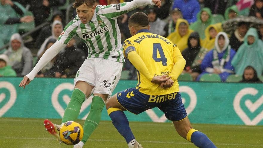 La imprudencia se apodera de una UD Las Palmas que va directo al infierno tras caer con el Betis (1-0)