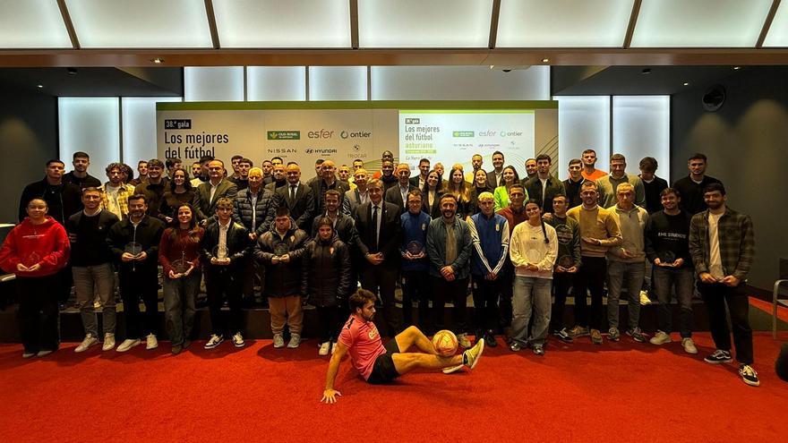 VÍDEO: Así fue la gran fiesta del fútbol asturiano celebrada en LA NUEVA ESPAÑA