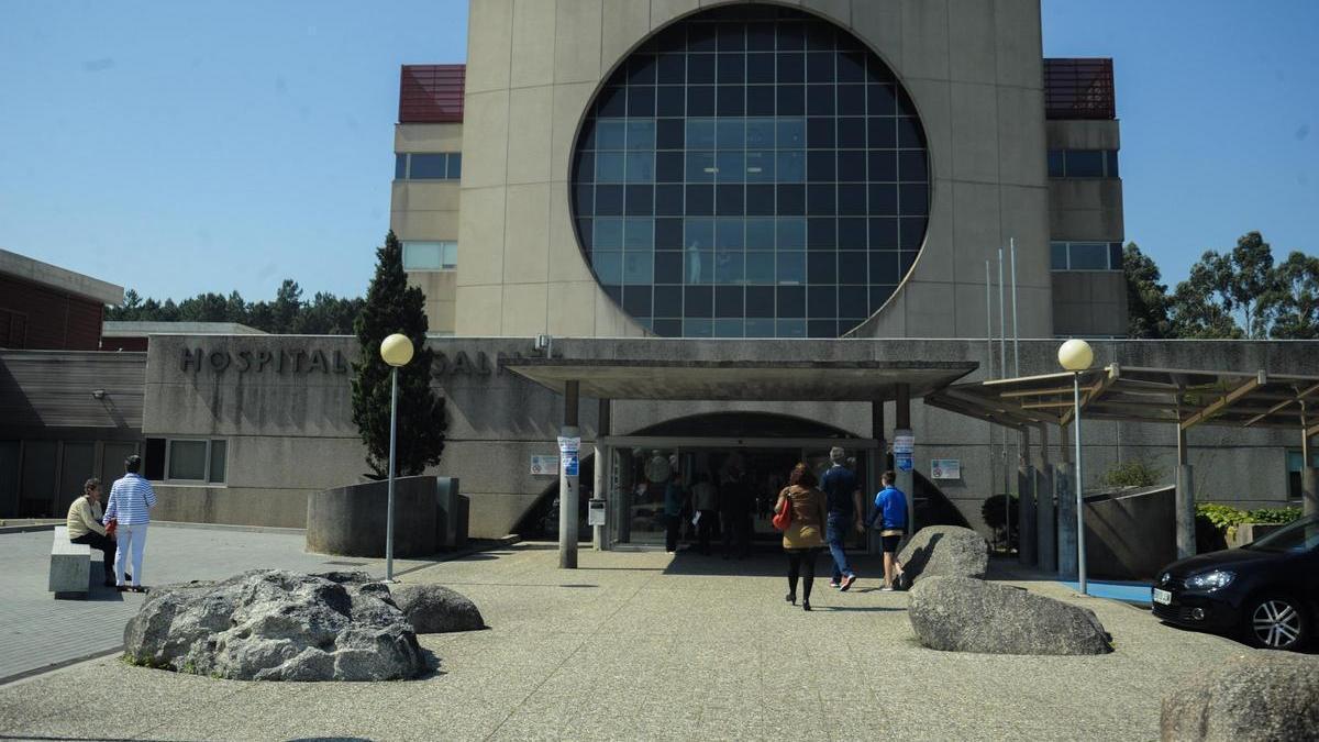 Vista de la fachada del Hospital do Salnés. |  Iñaki Abella