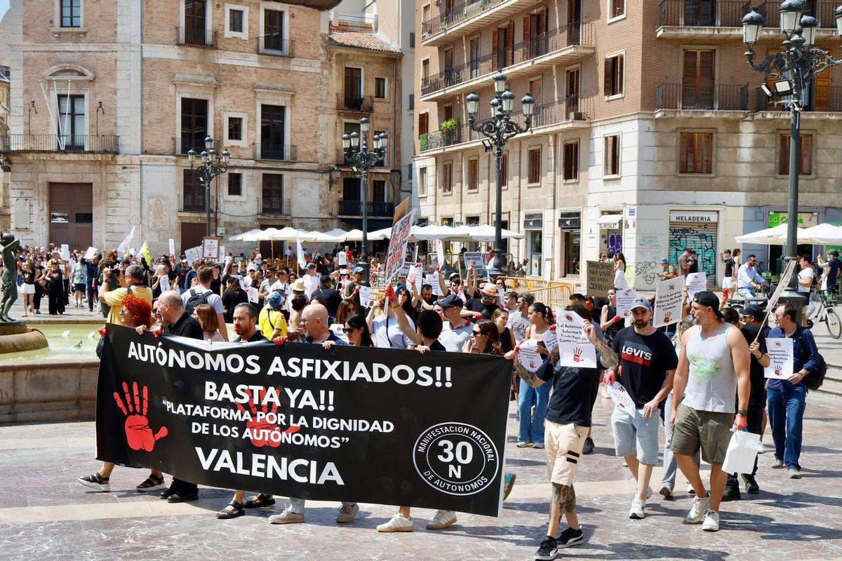 Los autónomos valencianos toman el centro de València para reclamar una legislación propia Los autónomos valencianos toman el centro de València para reclamar una legislación propia