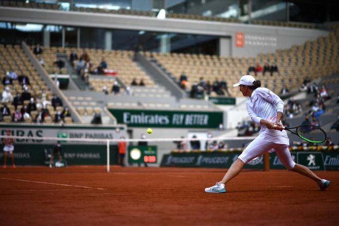 Iga Swiatek, se convierte en la ganadora más joven de Roland Garros tras doblegar en la final de Roland Garros 2020 a Sofia Kenin por un contundente 6-4 y 6-1