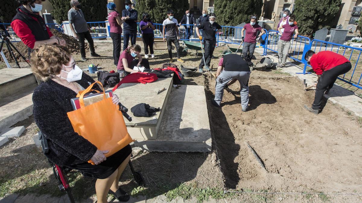 El cementerio de Alicante acoge la primera exhumación de represaliados del franquismo