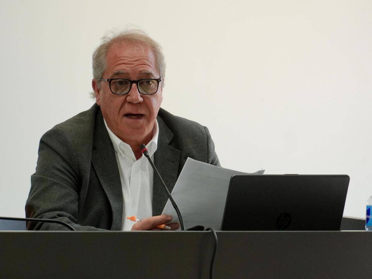 El edil de Hacienda José Pedro Martínez durante su exposición en el pleno acerca del presupuesto