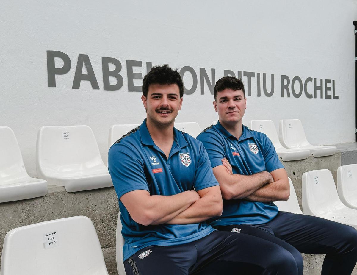 Augusto Moreno y Roberto Domenech, fotografiados en el Pitiu Rochel.
