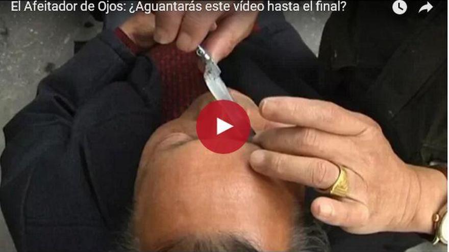 Un barbero chino ofrece rasurados de ojos para mejorar la visión