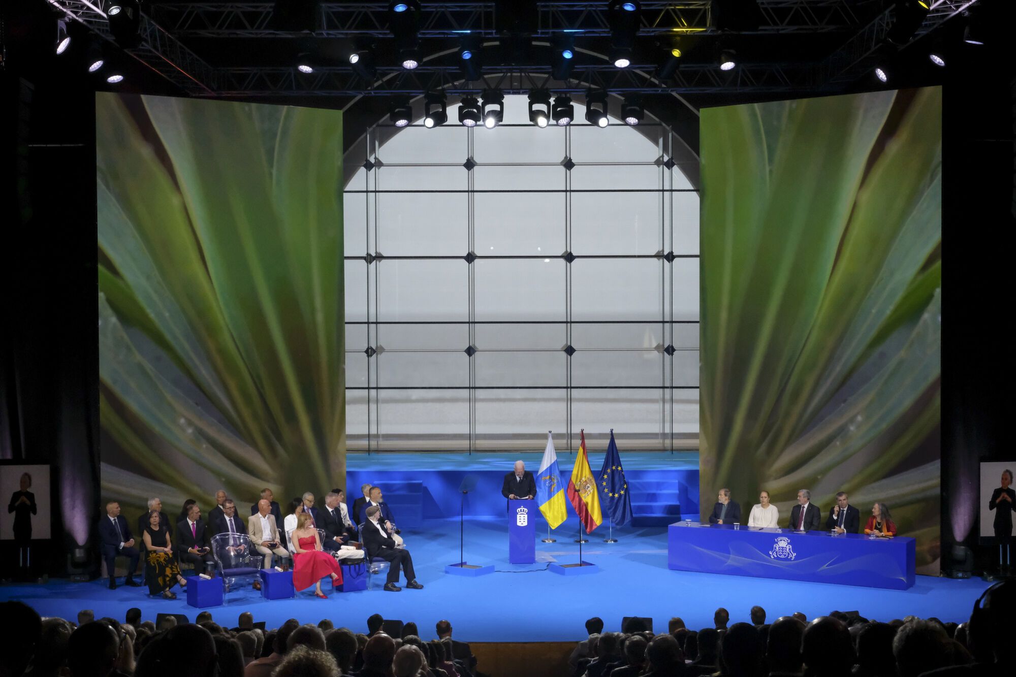 Acto Día de Canarias en el Alfredo Kraus