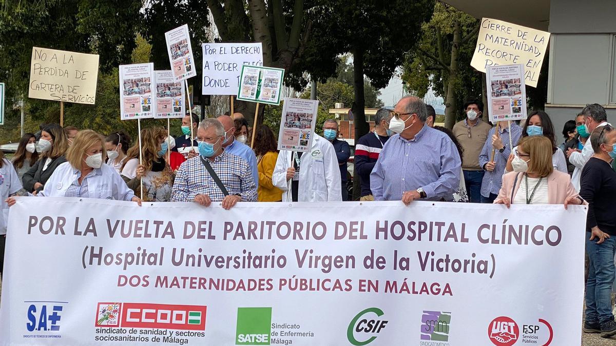 Los sanitarios se manifiestan para pedir la vuelta del Área de Maternidad al Clínico