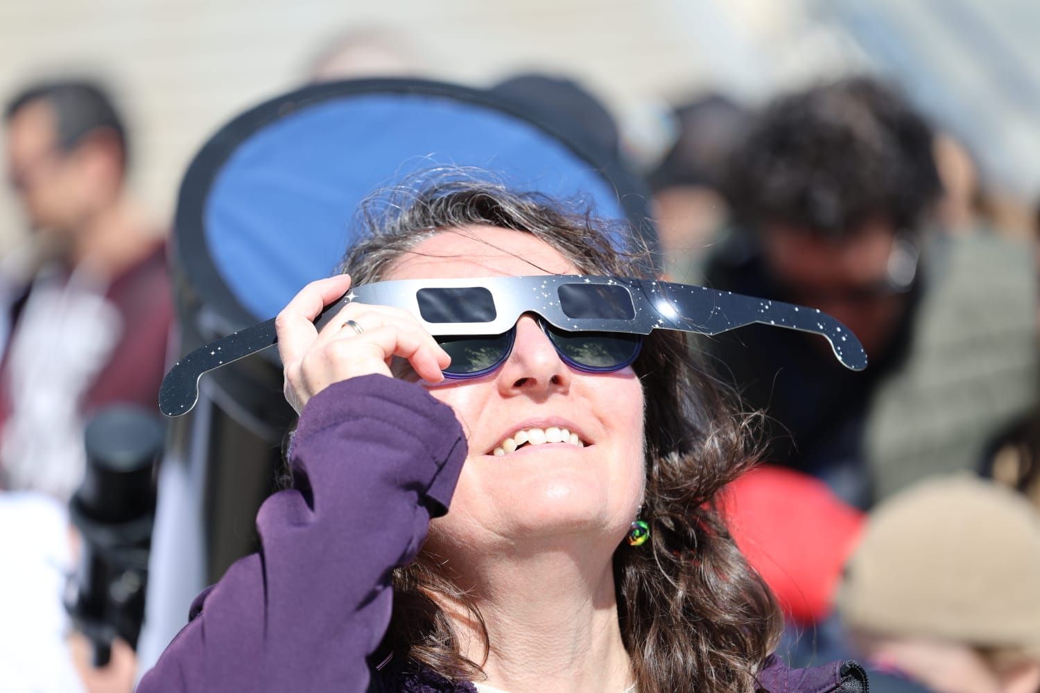 Así se ve el eclipe solar en València