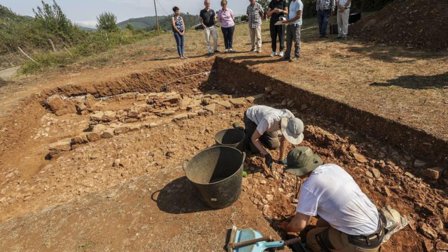 Cultura aumentará la financiación para seguir excavando en la villa romana de La Estaca