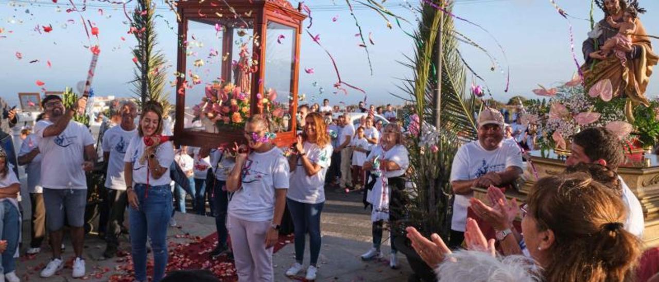 Los ariqueros, de peregrinación con la Patrona del Sur
