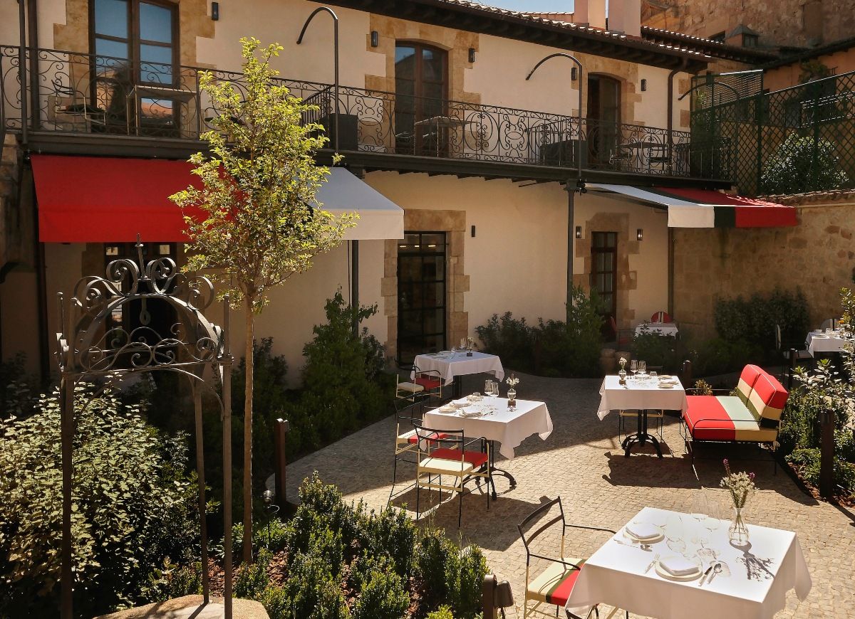 El jardín del Hotel Eunice es perfecto para recargar pilas tras una jornada descubriendo Salamanca.