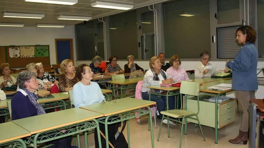 Más de 20 mayores inician las clases de la UNED Sénior en Almassora