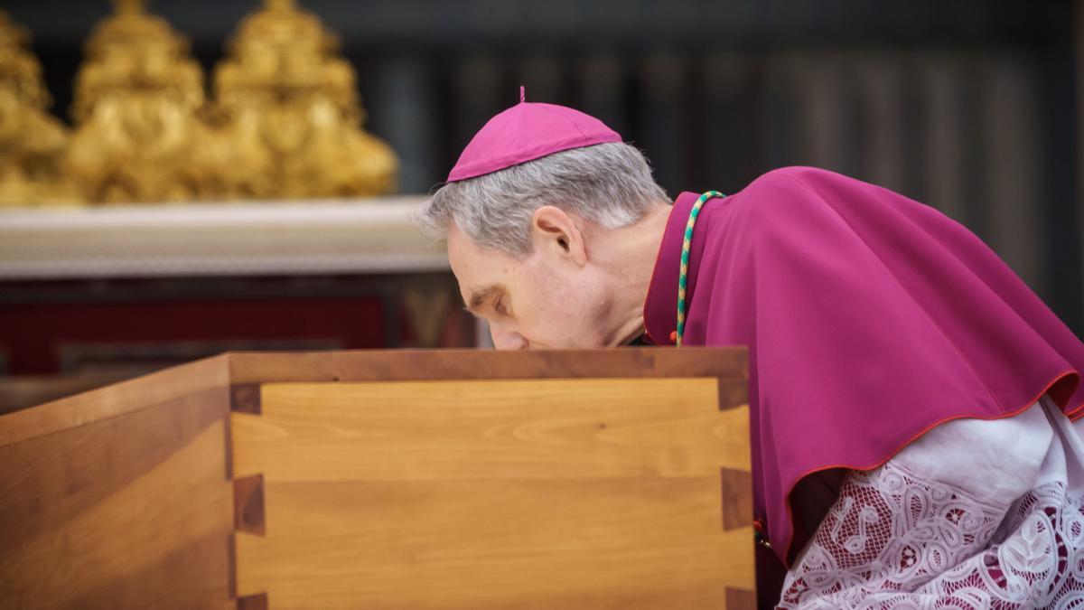 Georg Gänswein, el secretario del Papa Benedicto XVI en el funeral