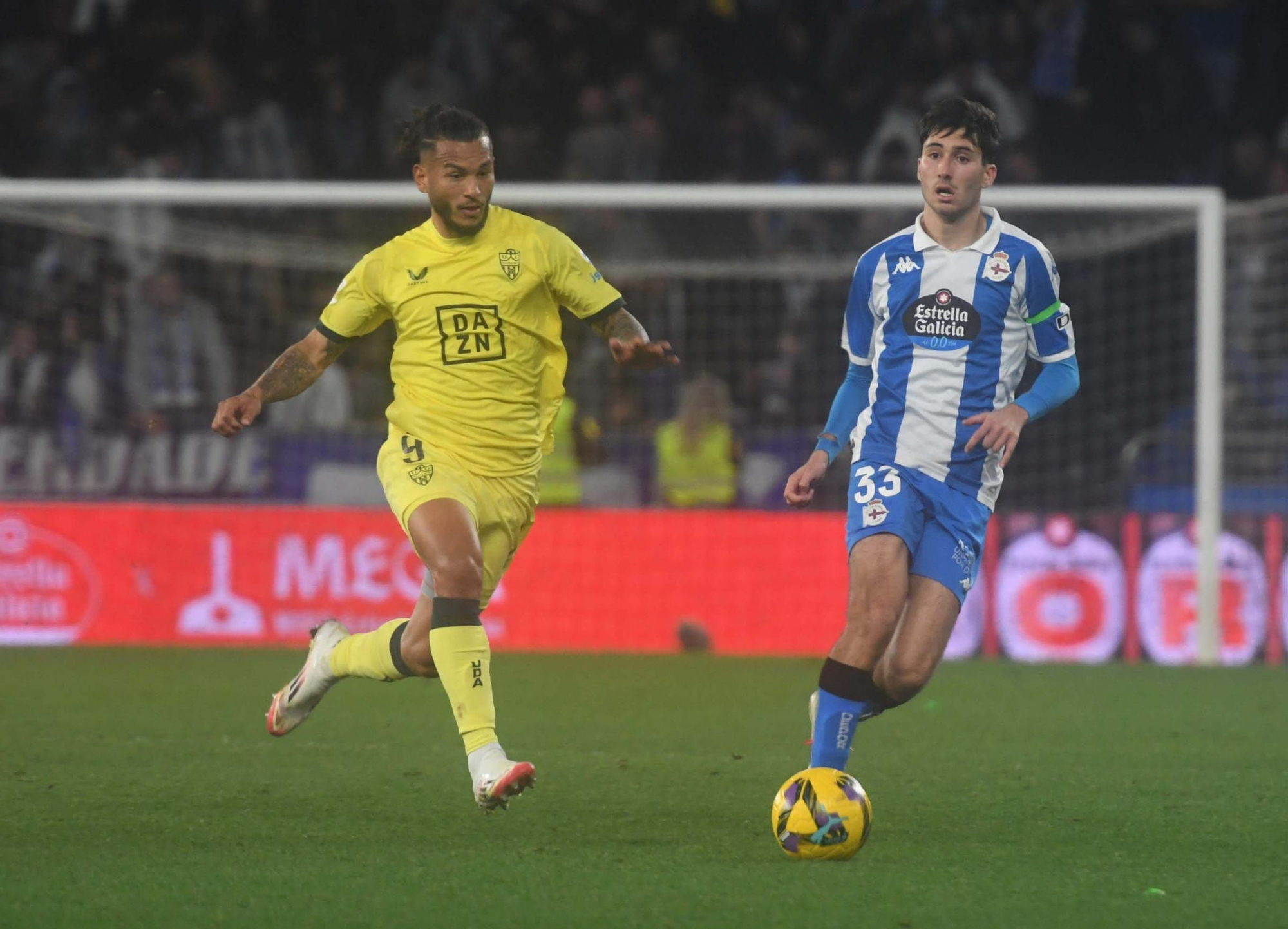 El Deportivo doblega al Almería en Riazor (3-1)