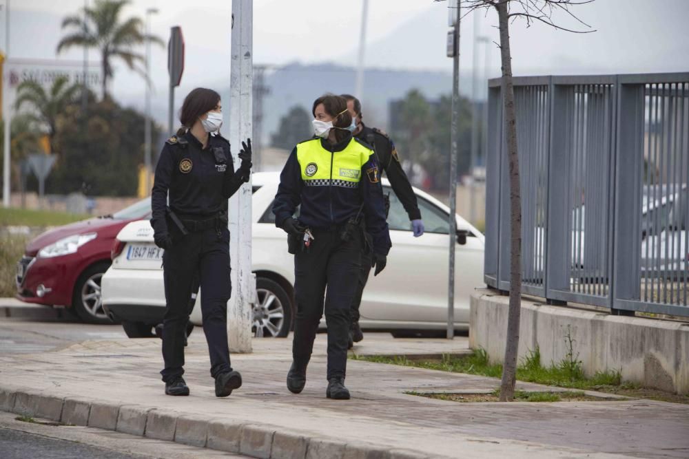 La Unidad Militar de Emergencia (UME) ha hecho parada hoy en Xàtiva para limpiar y desinfectar las zonas especialmente sensibles