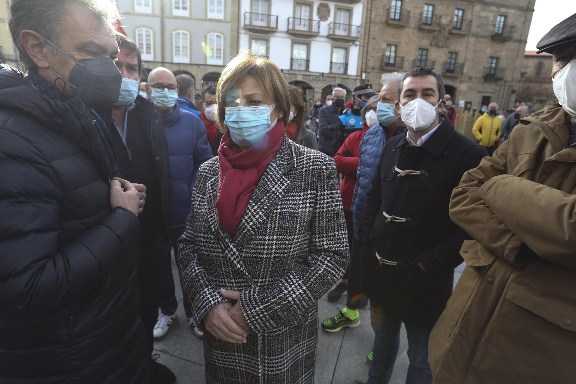 Protesta de los trabajadores de Alu Ibérica en el ayuntamiento de Avilés