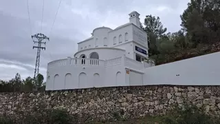 De construcción ruinosa y abandonada a oficina de ventas del PAI de 488 chalés de Llíber