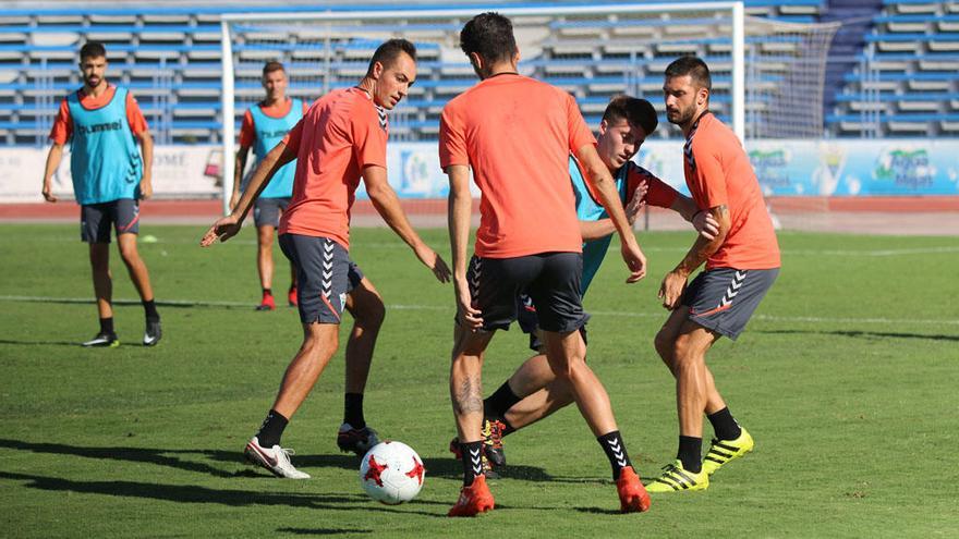 La plantilla se prepara para su primer encuentro de temporada.