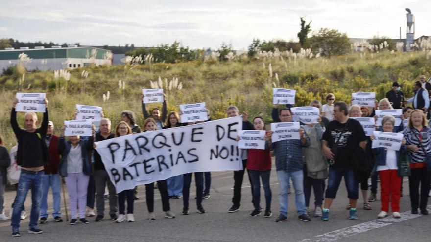 Industria dice no poder &quot;tumbar&quot; las baterías de Tremañes