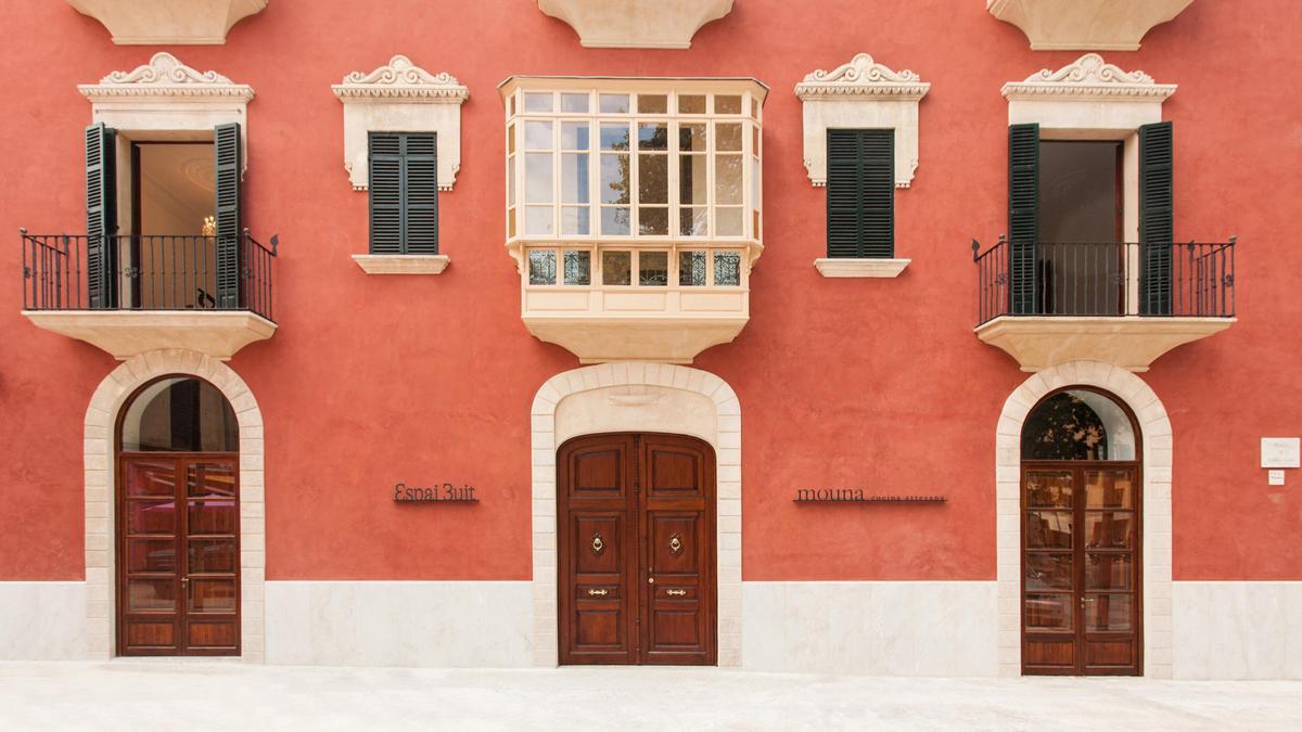 Fachada del restaurante Mouna y Espai Buit
