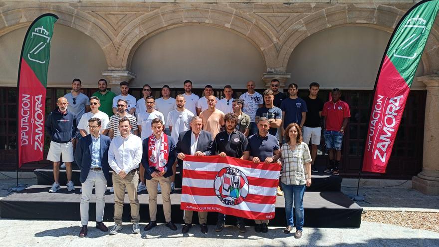 VÍDEO | El presidente de la Diputación recibe al Zamora CF tras lograr el acenso a Primera RFEF