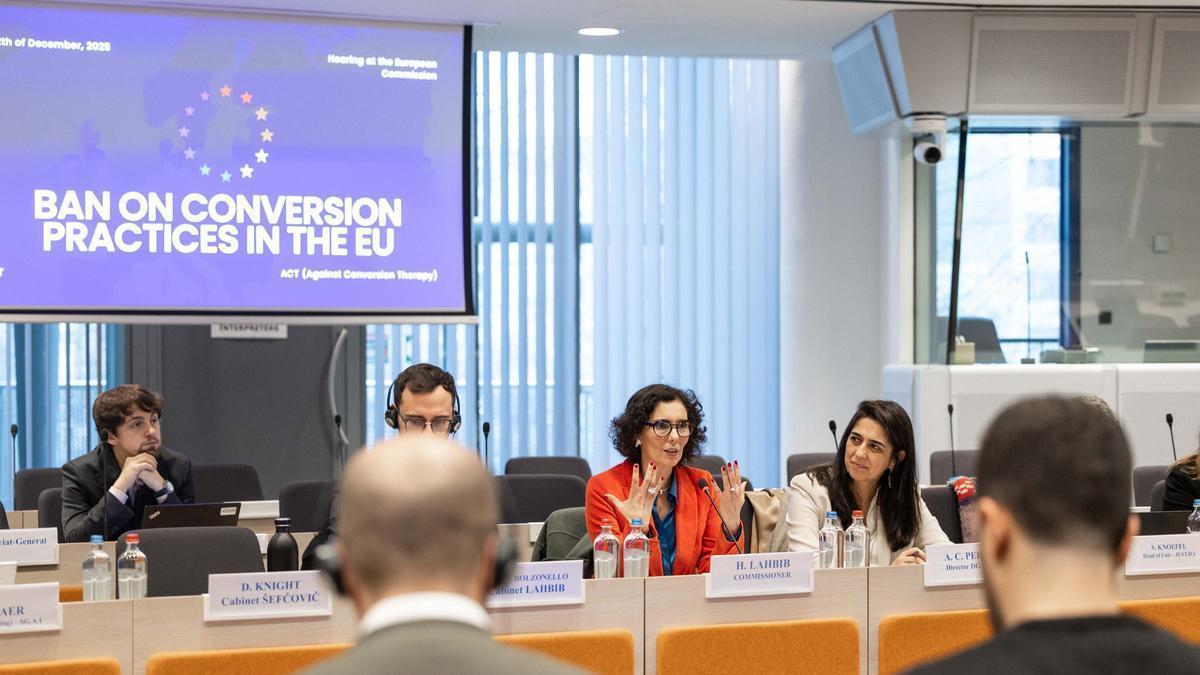 Más de un millón de firmas para prohibir las terapias de conversión en toda Europa