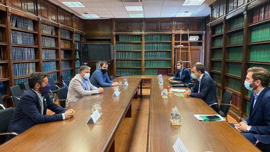 Reunión del alcalde de Villena y los concejales Francisco Iniesta y Javier Martínez en el Ministerio de Transporte.