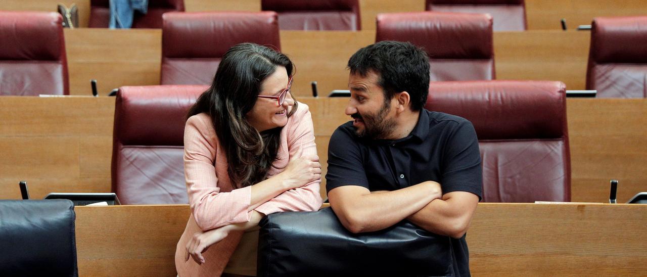 Mónica Oltra y Vicent Marzà, en Les Corts, en una imagen de archivo.