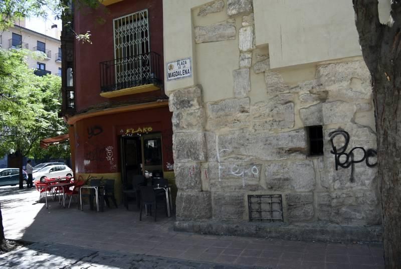 Hallados restos de un torreón romano entre una tienda y un bar de Zaragoza