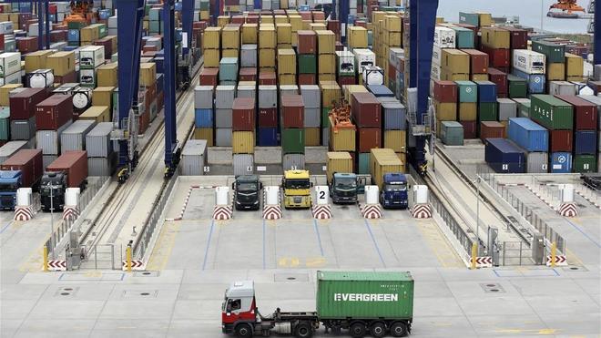 Terminal de contenedores del Port de Barcelona.