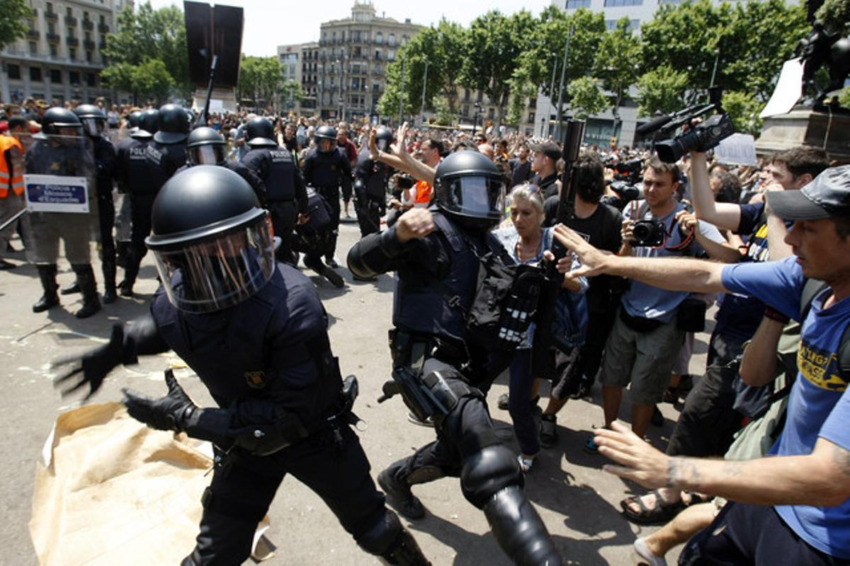 El desallotjament de la plaça de Catalunya, vist per Ricard Cugat.