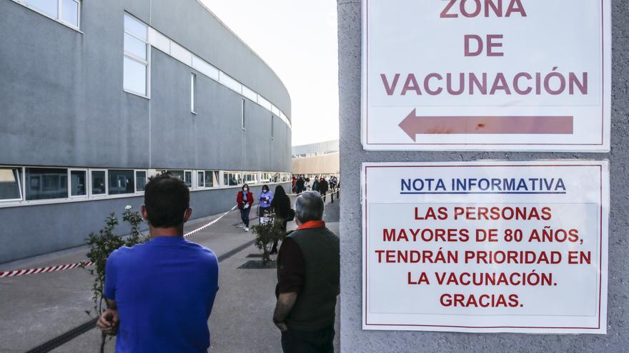 &quot;Hemos estado esperando una hora en Urología y sin darnos explicación nos han anulado la cita&quot;