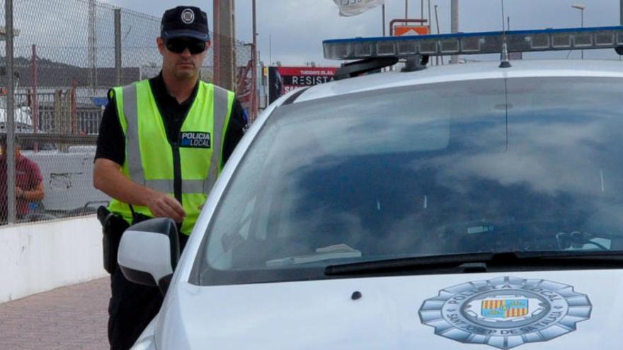 Un agente de la Policía Local de Sant Josep.