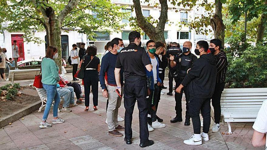 La Policía Nacional en el Parque de San Lázaro.